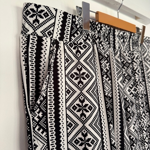 Hot Kiss Plus Size 2X Printed Leggings | Stretch Boho Geometric Soft Leggings - Picture 4 of 5